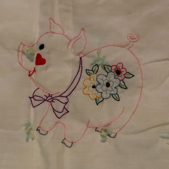 Beautiful Handmade Embroidered Nursery Rhyme Baby Blanket / Quilt. - Picture 8 of 13